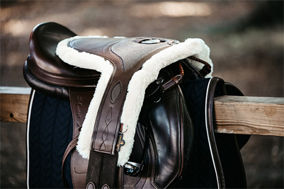 Vorschau: Kentucky Horsewear Stollenschutzgurt Schaffell Special